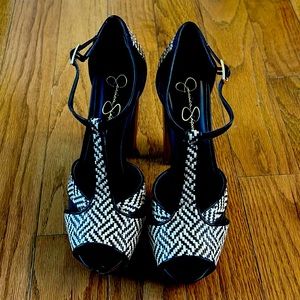 Jessica Simpson Black and White woven platform sandal w/ sky high wooden heel 4”